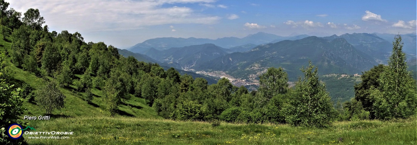 36 Panoramica sulla conca di Zogno.jpg